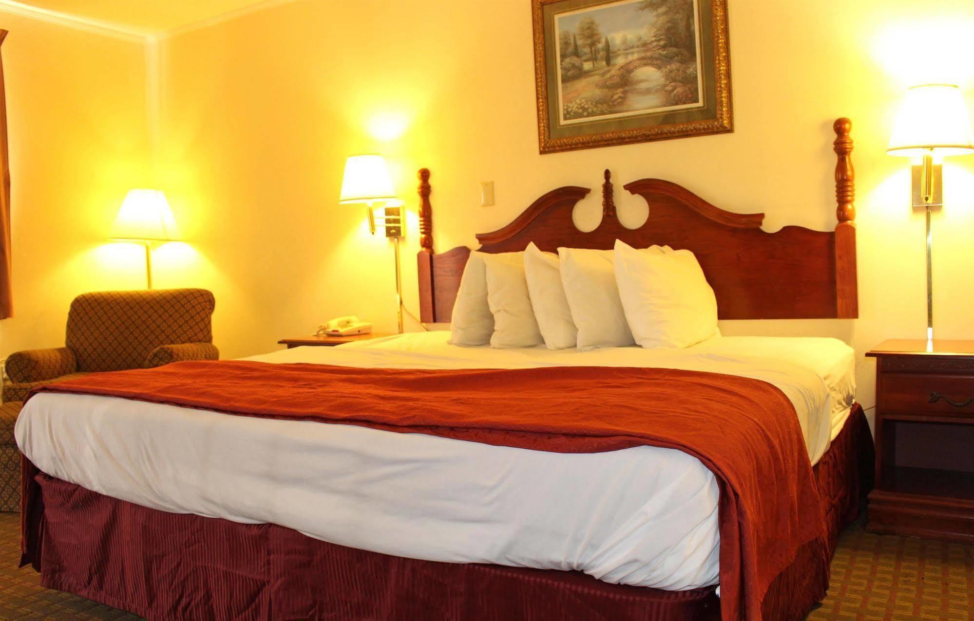 Lake View Inn & Suites Killen ภายนอก รูปภาพ